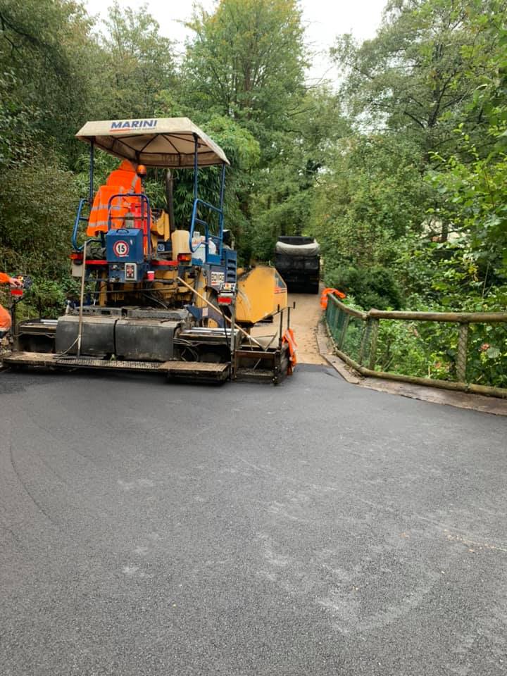 London asphalt contractors installing smooth tarmac and asphalt surface