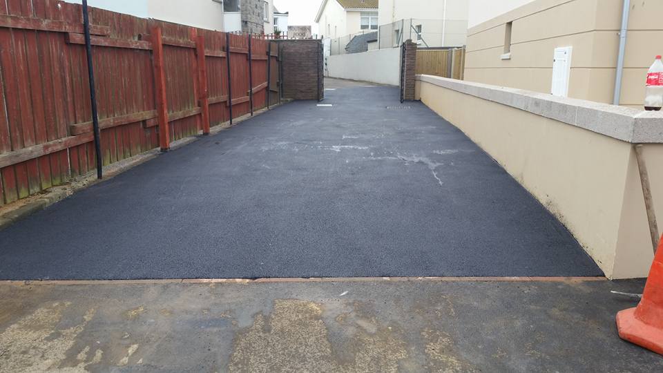 Asphalt contractors London professional blacktop surfacing by Raubex